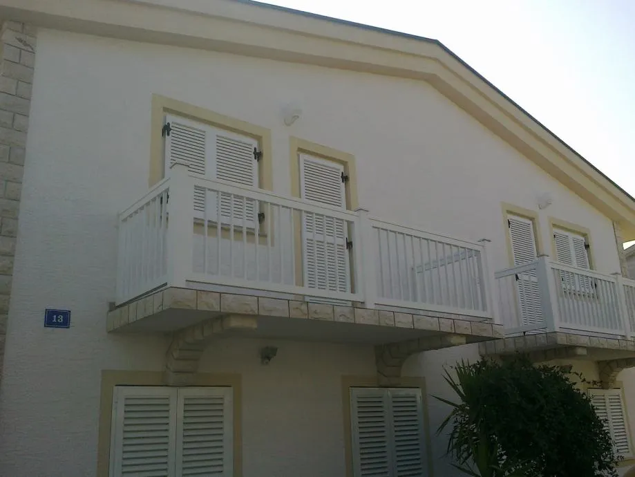 vir, kuća s 4 apartmana(312m2), 250m od mora, južna strana!!! - slika 2