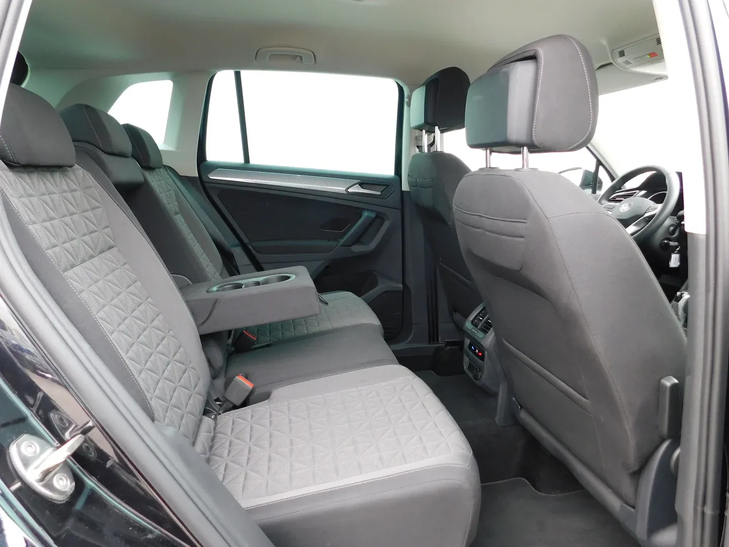 11634 volkswagen tiguan 2.0 tdi dsg life - slika 12