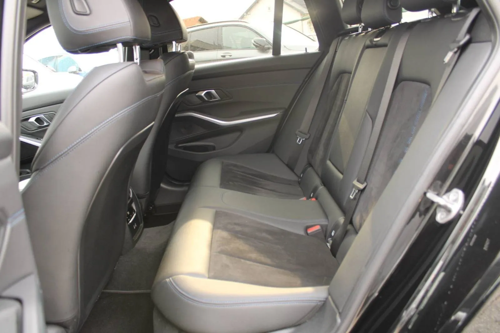 bmw serija 3 touring 320d xdrive m paket *head up, led, kamera* - slika 11