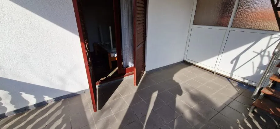 vir, kuća s 4 apartmana(182m2), 150 metara do plaže - slika 13