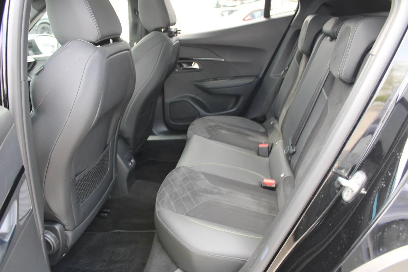 peugeot 2008 155 gt line automatik *panorama, led, kamera* - slika 12