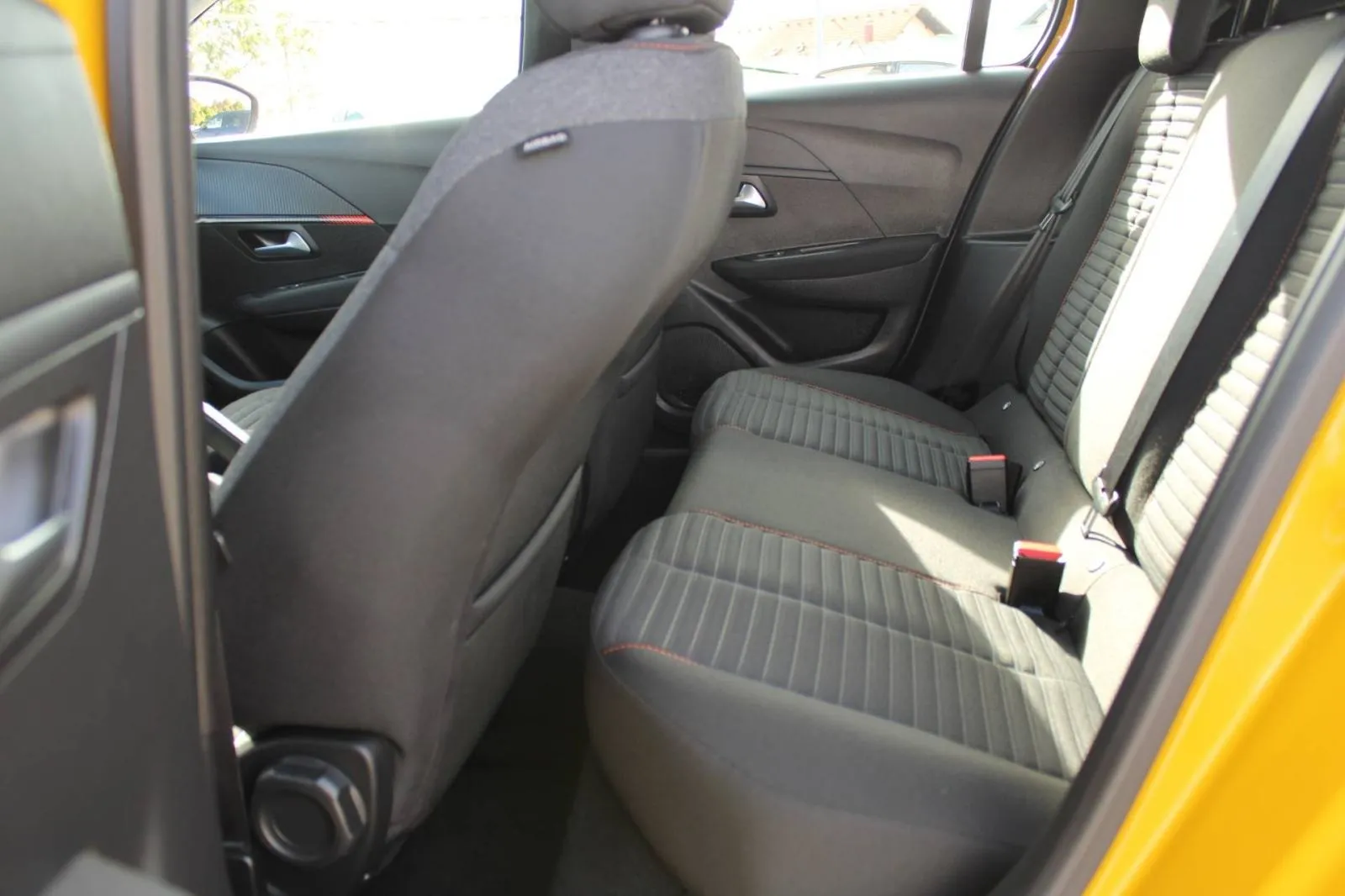 peugeot 208 1.2 puretech *led, navigacija* - slika 10