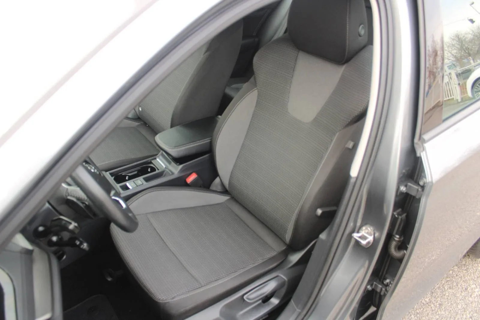 škoda octavia combi 2.0 tdi dsg *led, navigacija* - slika 12