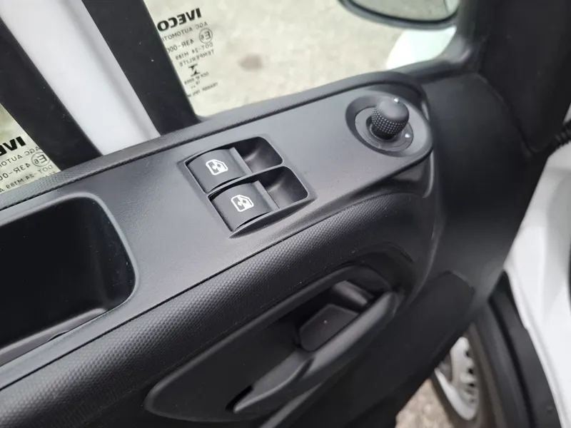 iveco daily 35s14*dizalica košara sa stopama*klima*navigacija* - slika 17