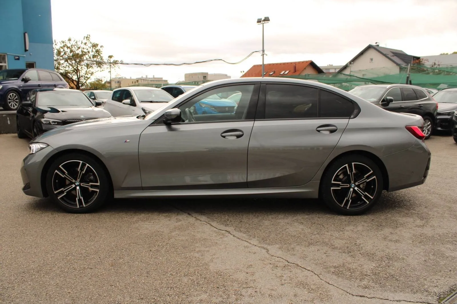 bmw serija 3 320d xdrive automatik m-paket *led, head-up, kamera, navi - slika 8