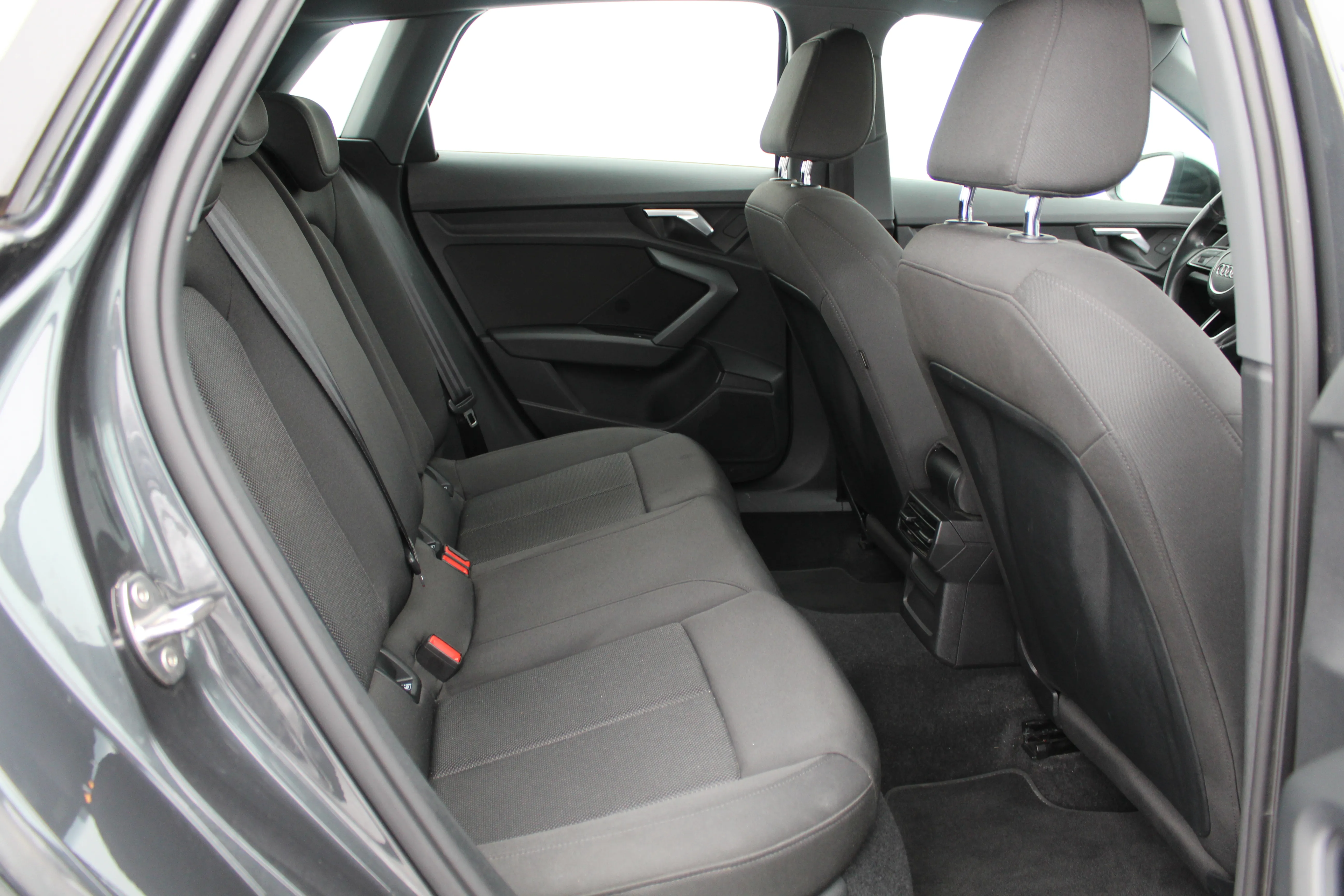 12976 audi a3 sb 30tdi s tr advanced - slika 11