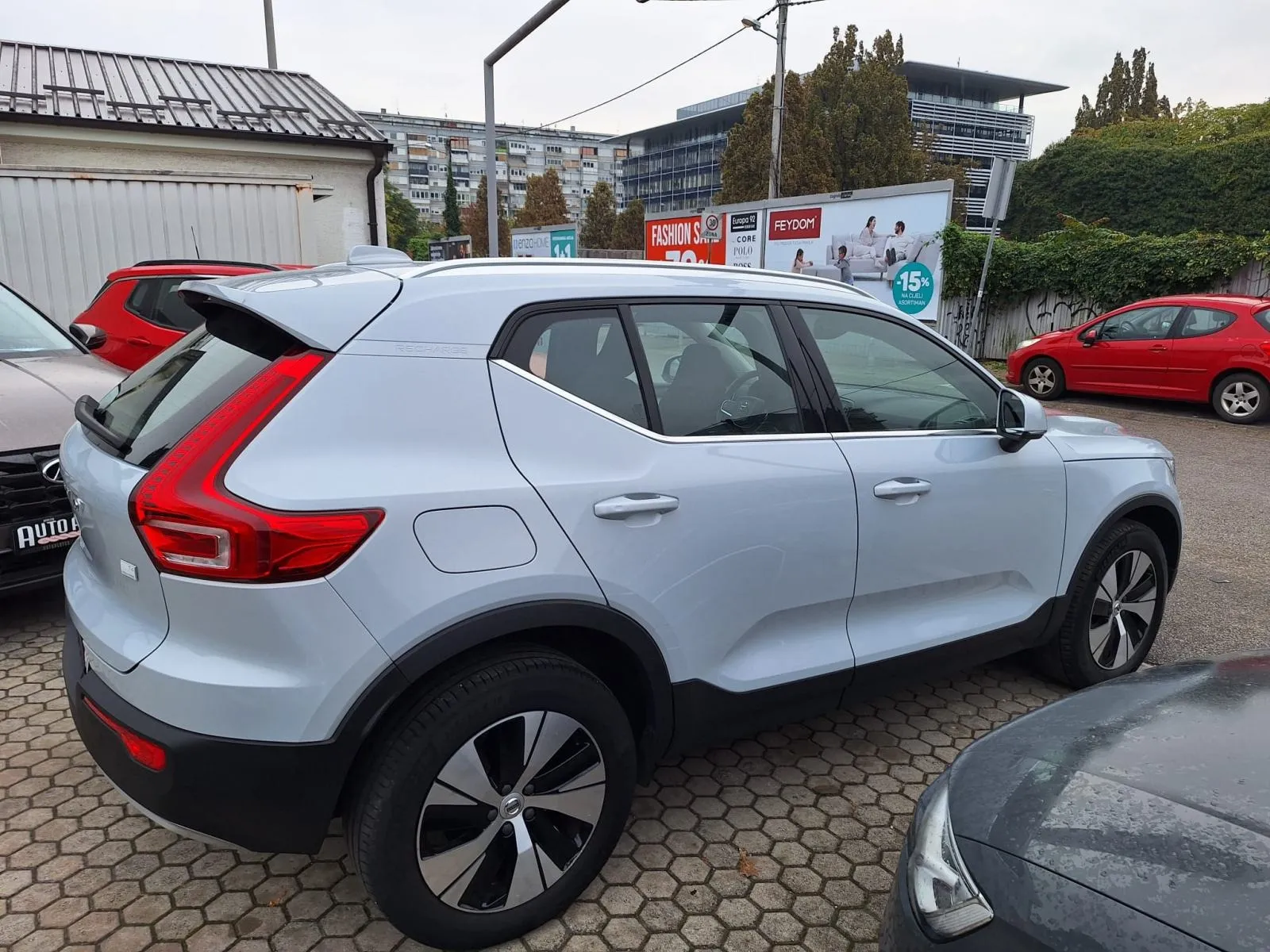 volvo xc40 t4 plug-in hybrid - slika 5