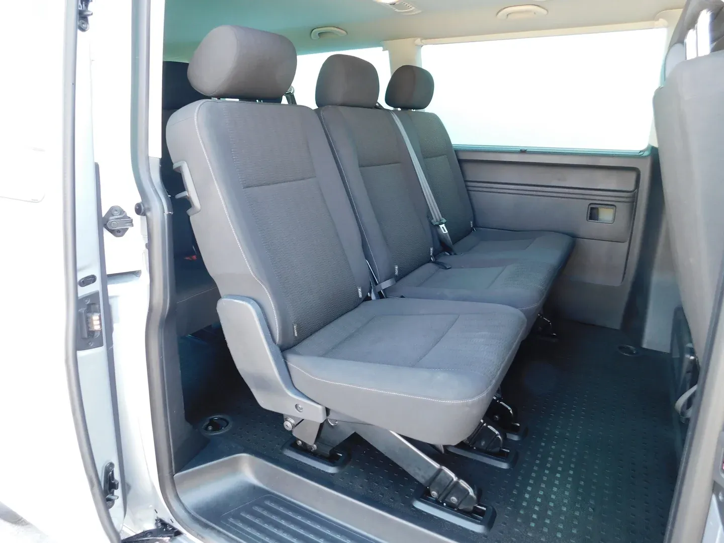 08354 vw caravelle comfortline 2.0 tdi dsg - slika 12
