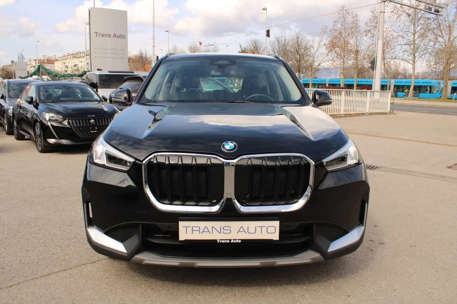 bmw x1 18d automatik *led, navigacija, kamera* - slika 2