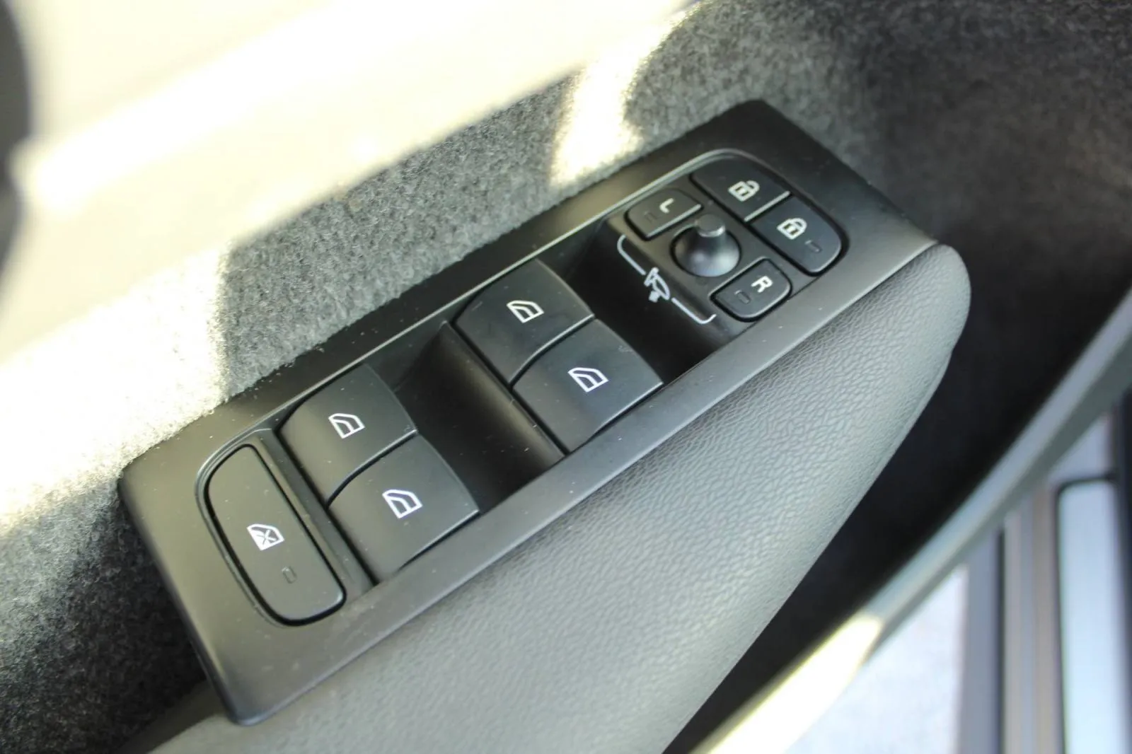 volvo xc40 t5 plug-in hybrid automatik *led, navigacija, kamera - slika 14