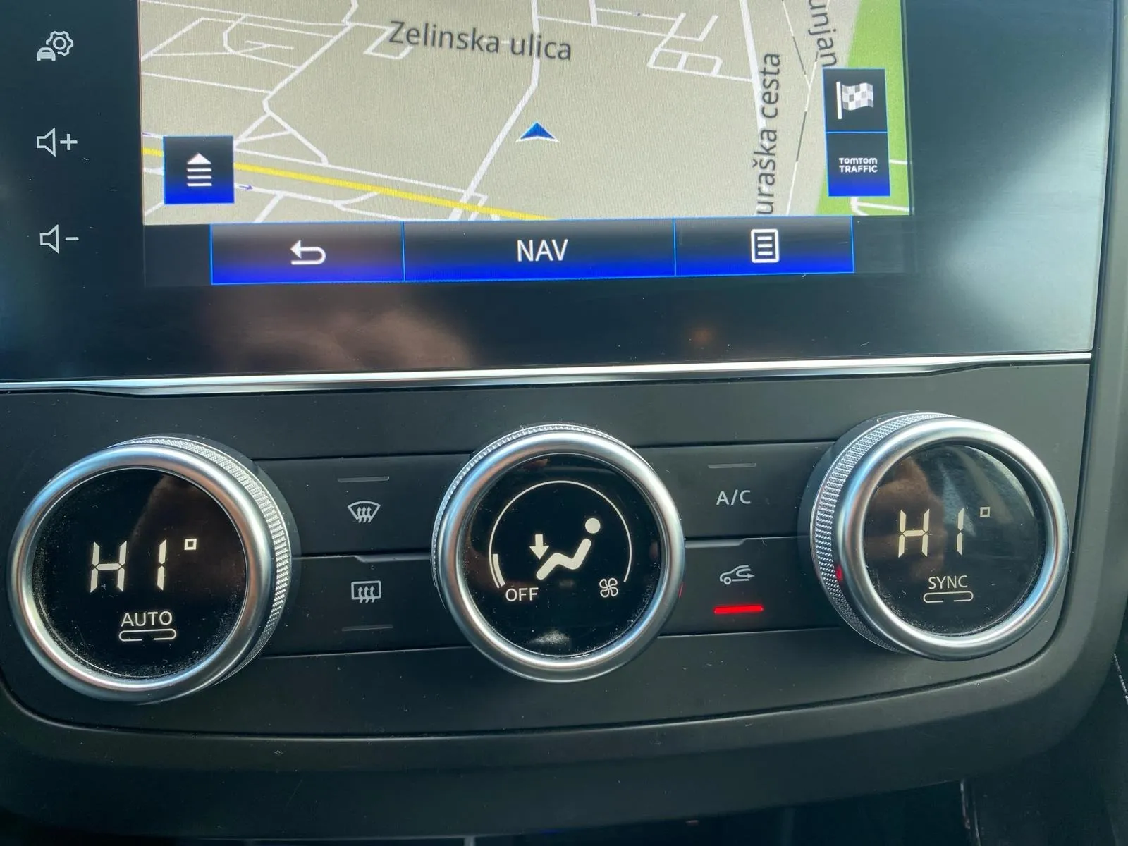 renault kadjar dci 115 kamera, keyless, navigacija, 4x garancija!!! - slika 23