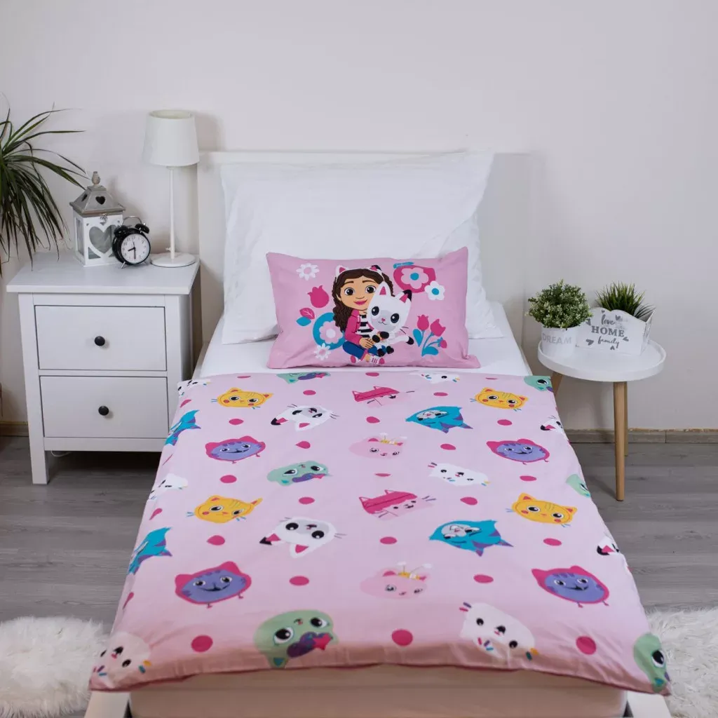 gabby’s dollhouse ‘hey’ posteljina za bebe, 100×135 cm - slika 3
