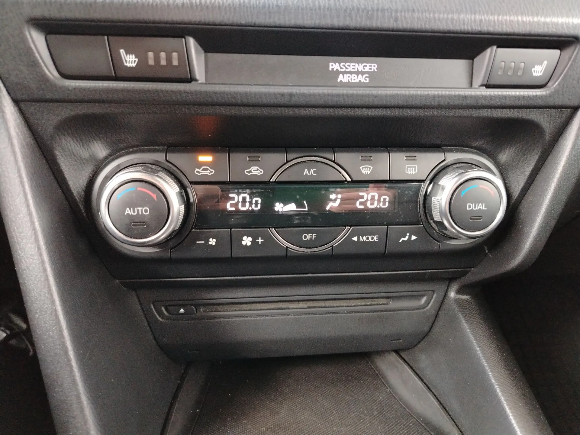mazda 3 2.2 cdti sport at - slika 14