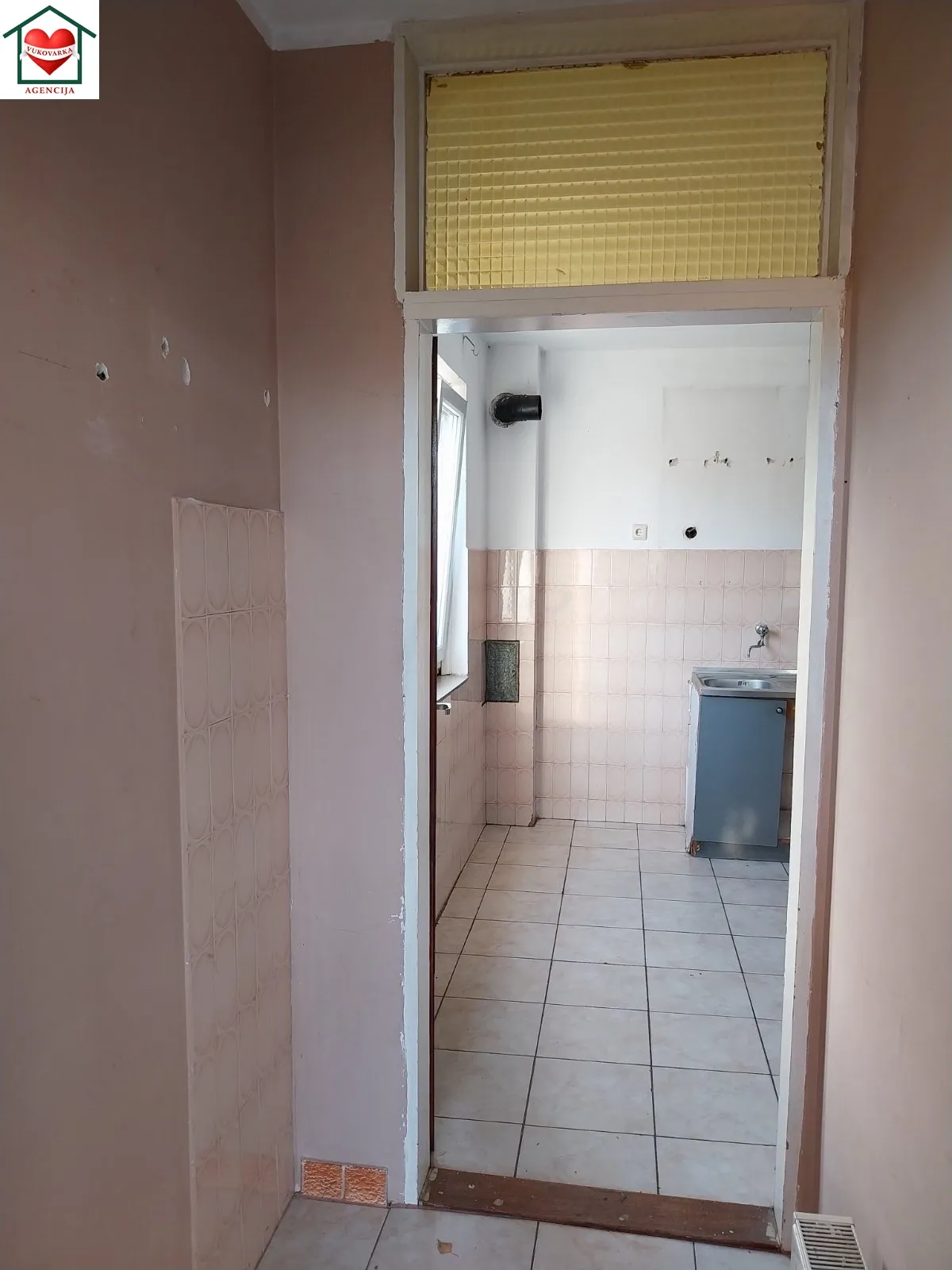 65. vukovar, sotin v. nazora 58, kuća s 2 stana 308 m2, 3 garaže 61m2 - slika 13