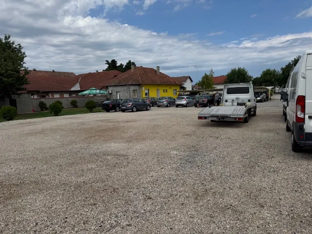prilika za trgovce vozilima na državnoj cesti d2, pp 143m2 dvor 2394m2 - slika 15