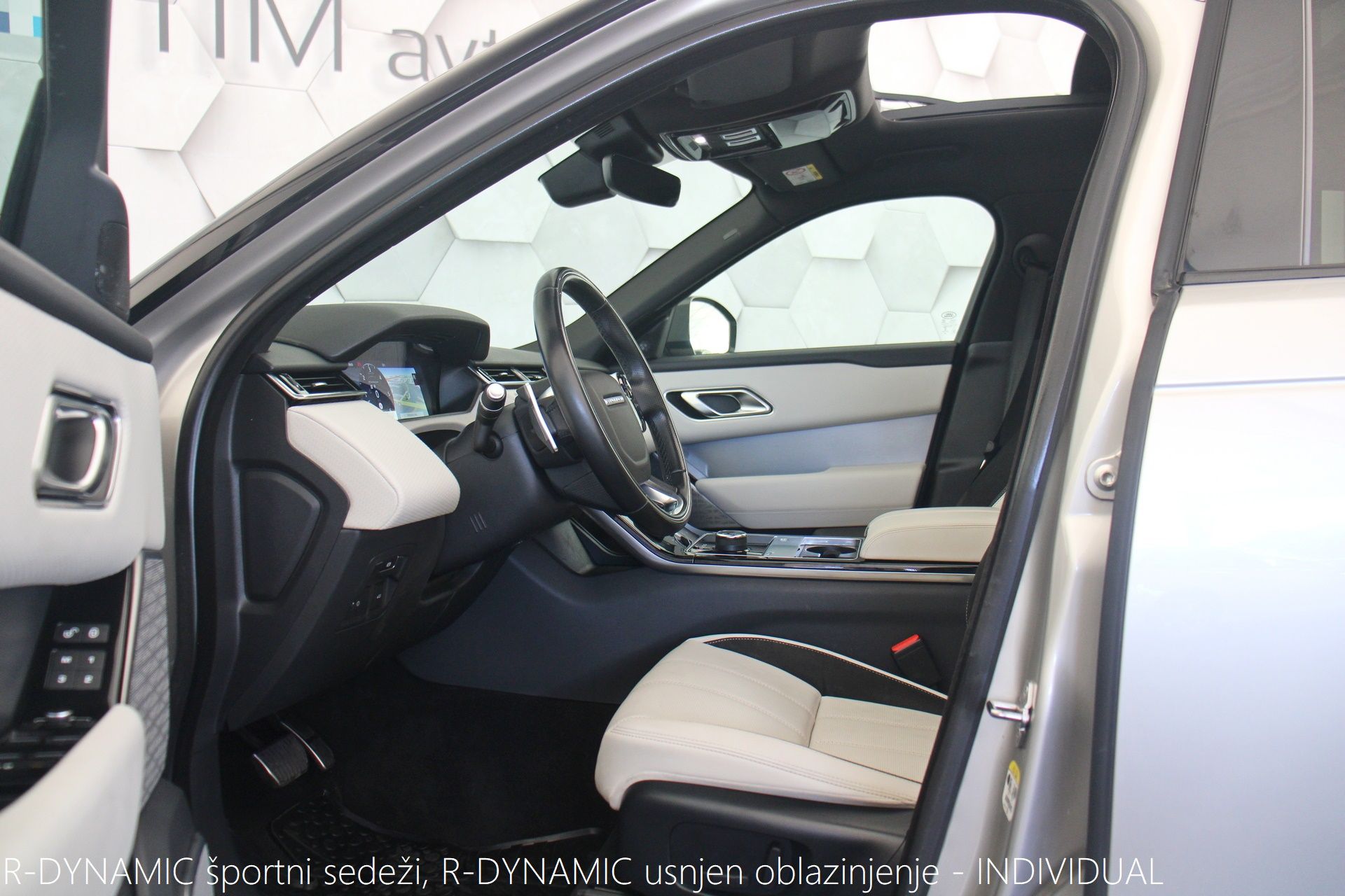 land rover range rover velar r-dynamic se 3.0d 4wd a8 300km pano airma - slika 9