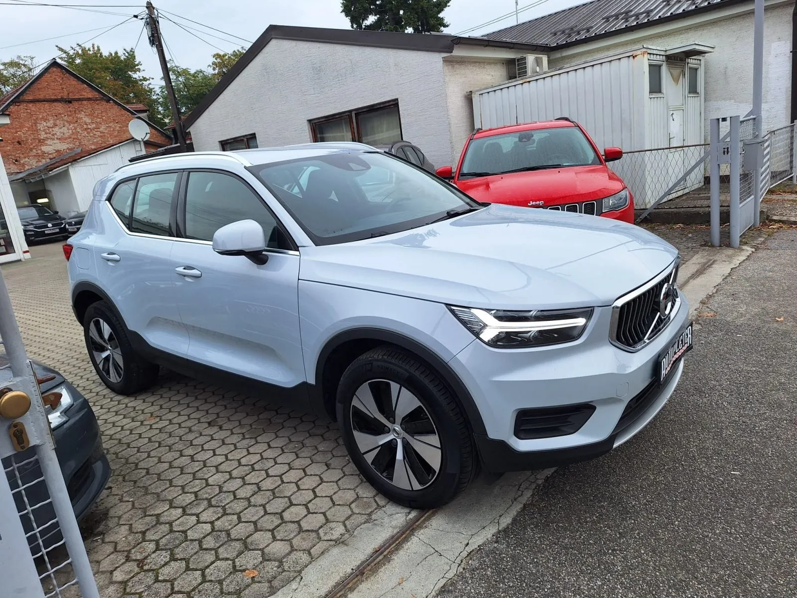 volvo xc40 t4 plug-in hybrid - slika 2