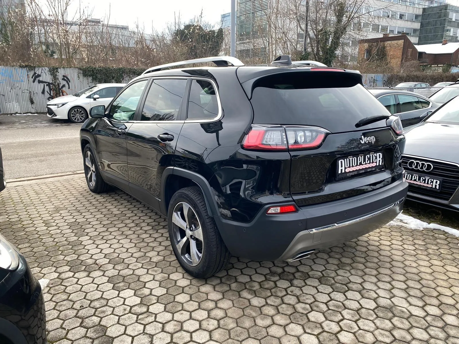 jeep cherokee 2,2 automatik limited 4x4, navi, kamera, 4x garancija!!! - slika 9