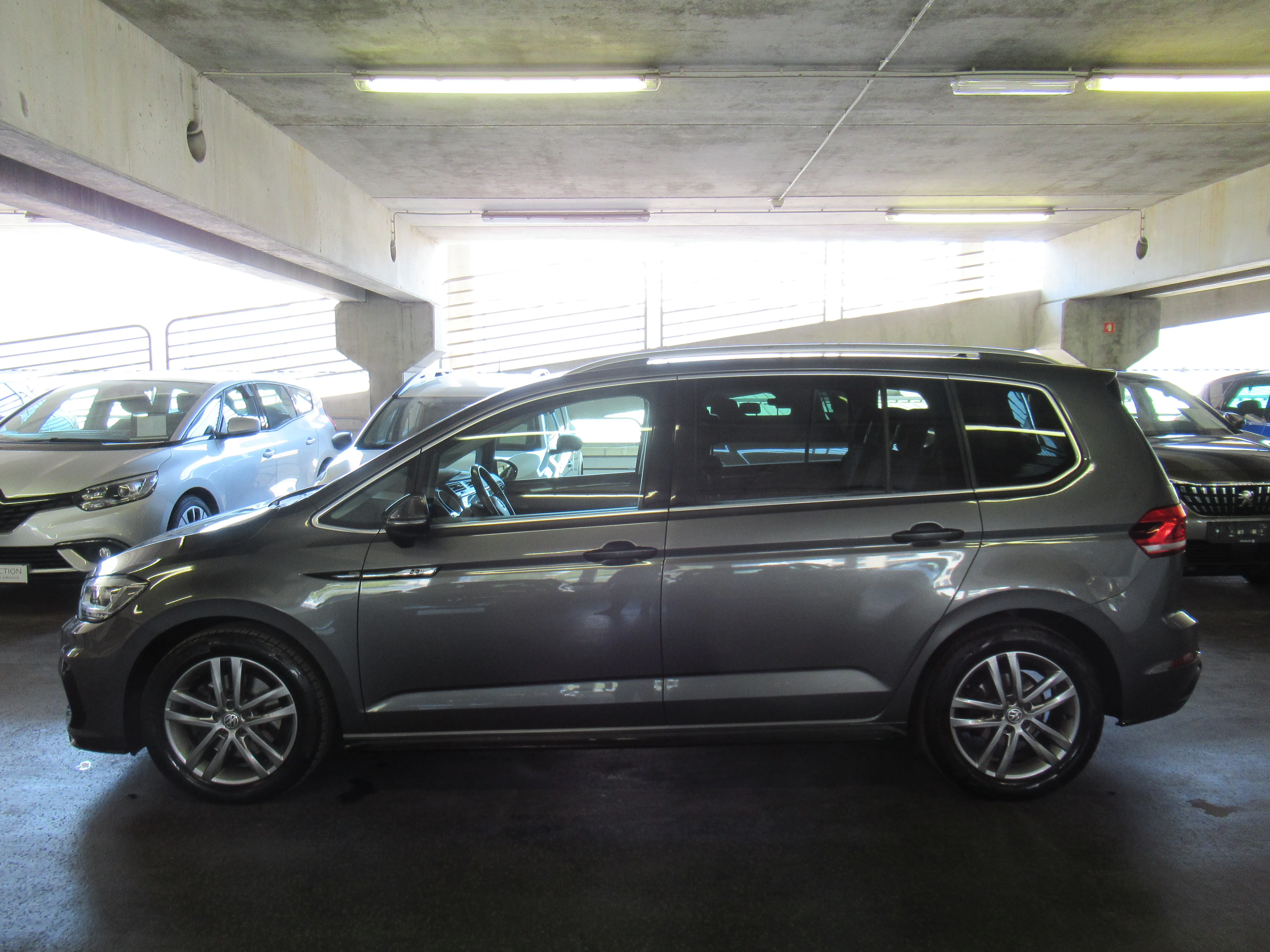 volkswagen touran 1.6 tdi r-line 1.vlastnik. full led. - slika 5