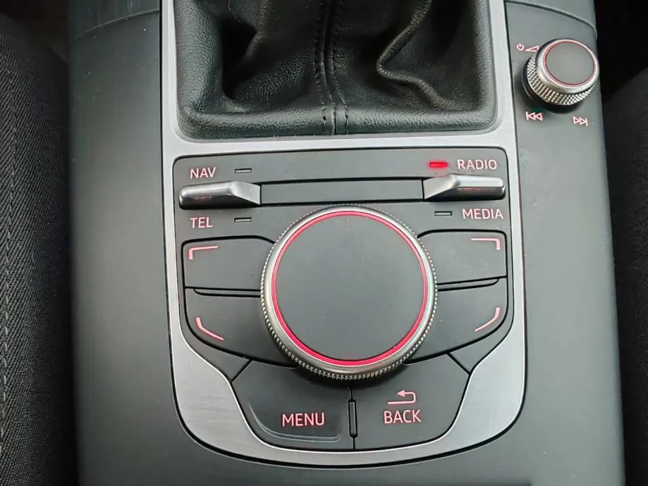 audi a3 1,6 tdi , 2015 g. 197000 km kartice 24/36 rata - slika 14