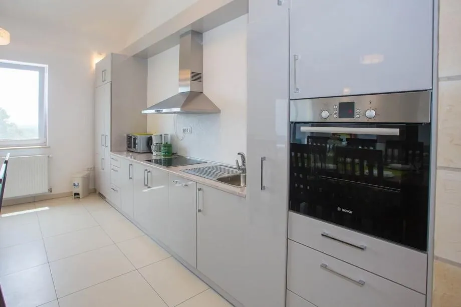 poreč-vila sa tri apartmana i panoramskim pogledom na more (prodaja) - slika 10