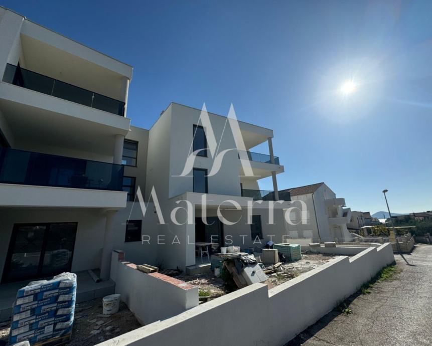 vodice, stan s3 - 91,17m2, prizemlje, veliki vrt, 400m od plaže - slika 12