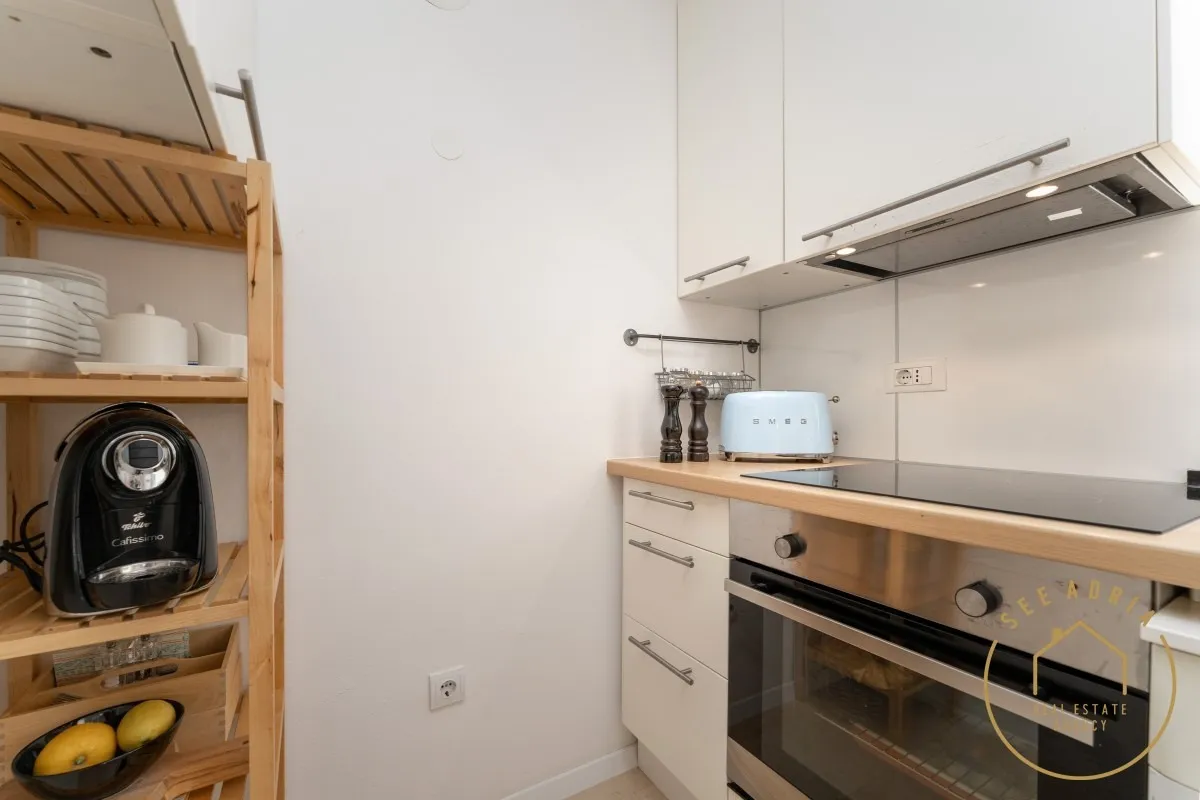 kuća sa apartmanima na odličnoj lokaciji - slika 24