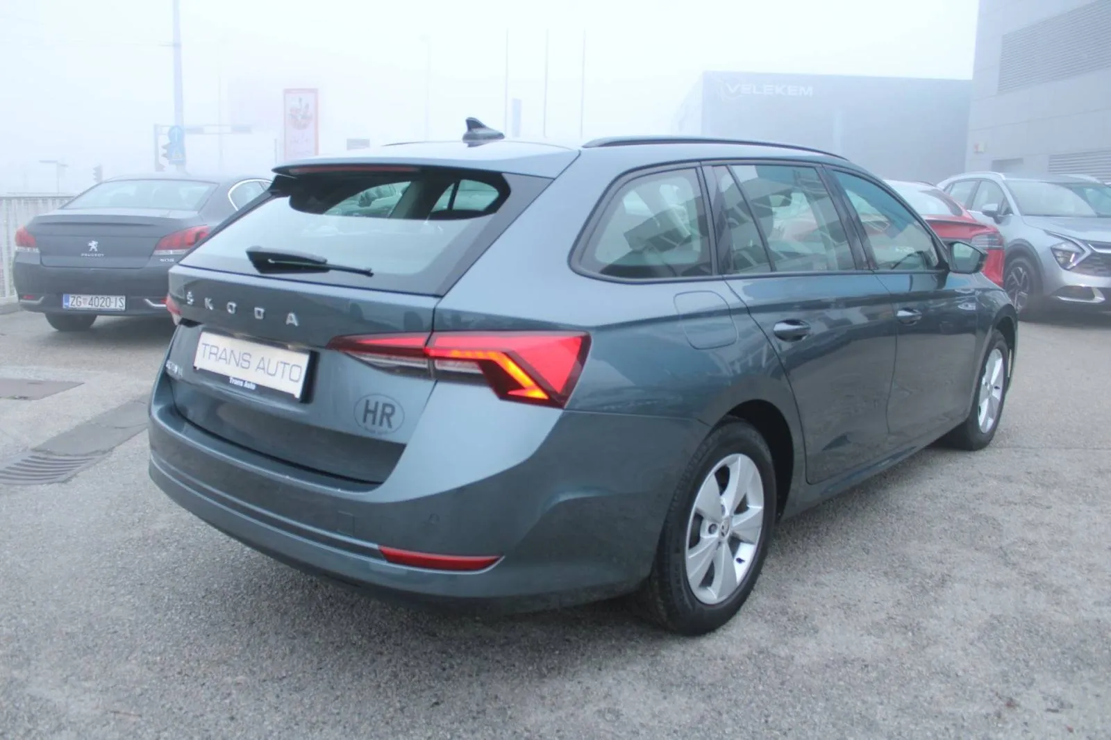 škoda octavia combi 2.0 tdi dsg executive *led, navigacija* - slika 5