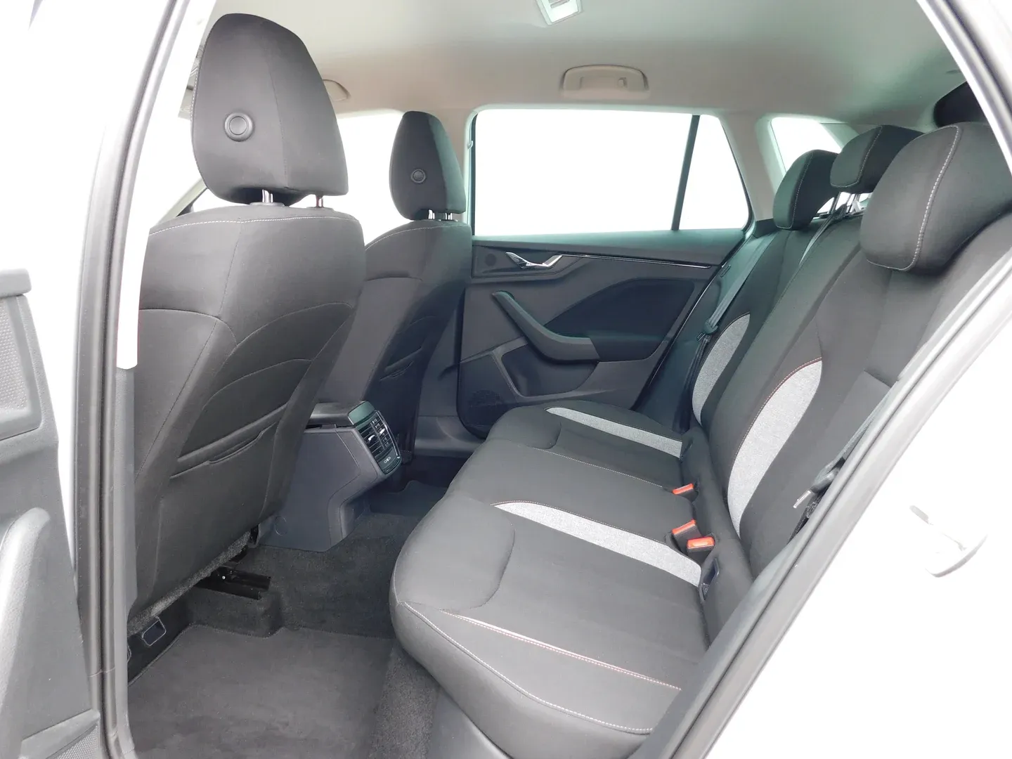 11783 škoda kamiq fl selection 1.0 tsi - slika 10