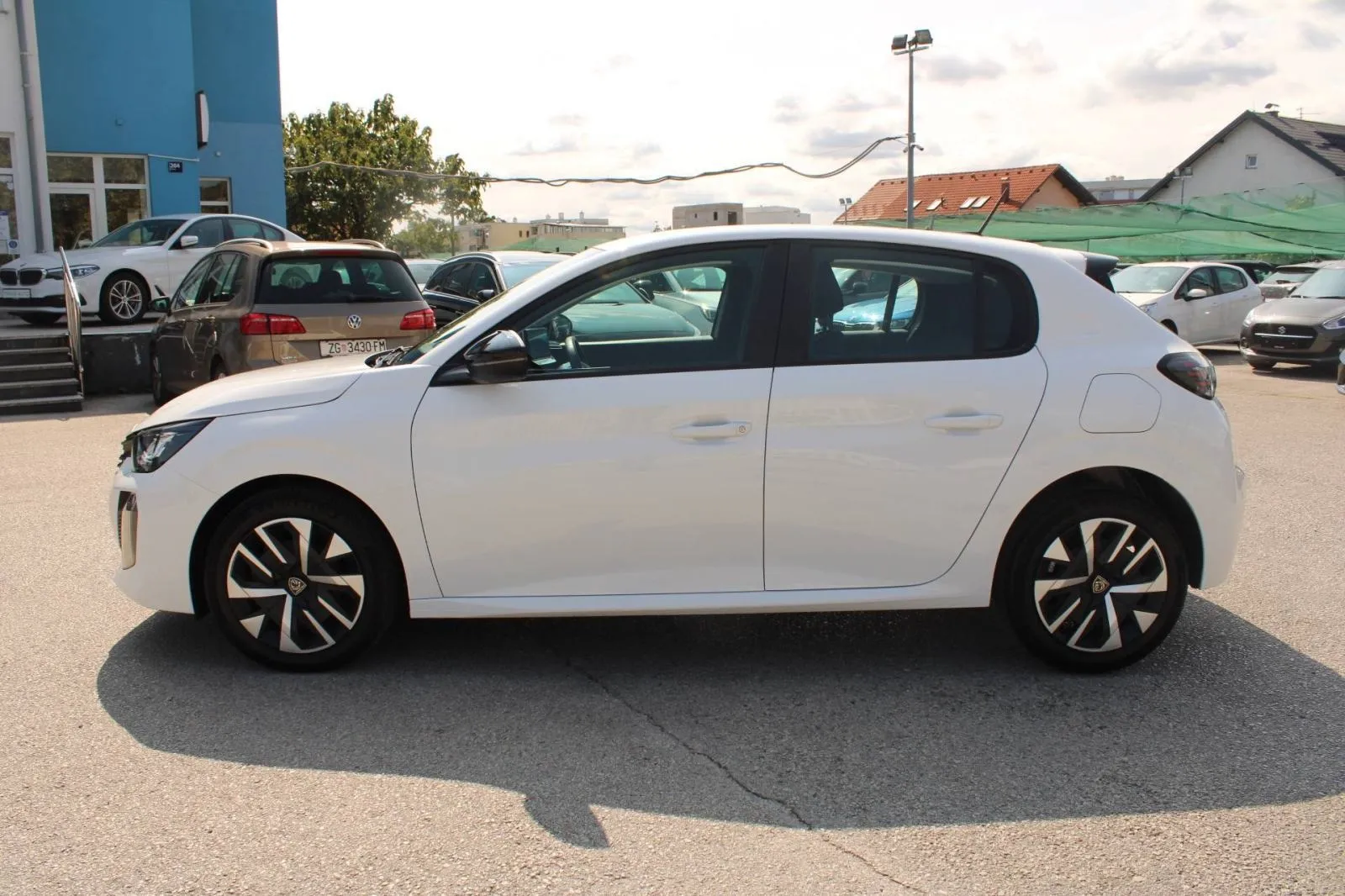 peugeot 208 1.2 puretech - slika 13