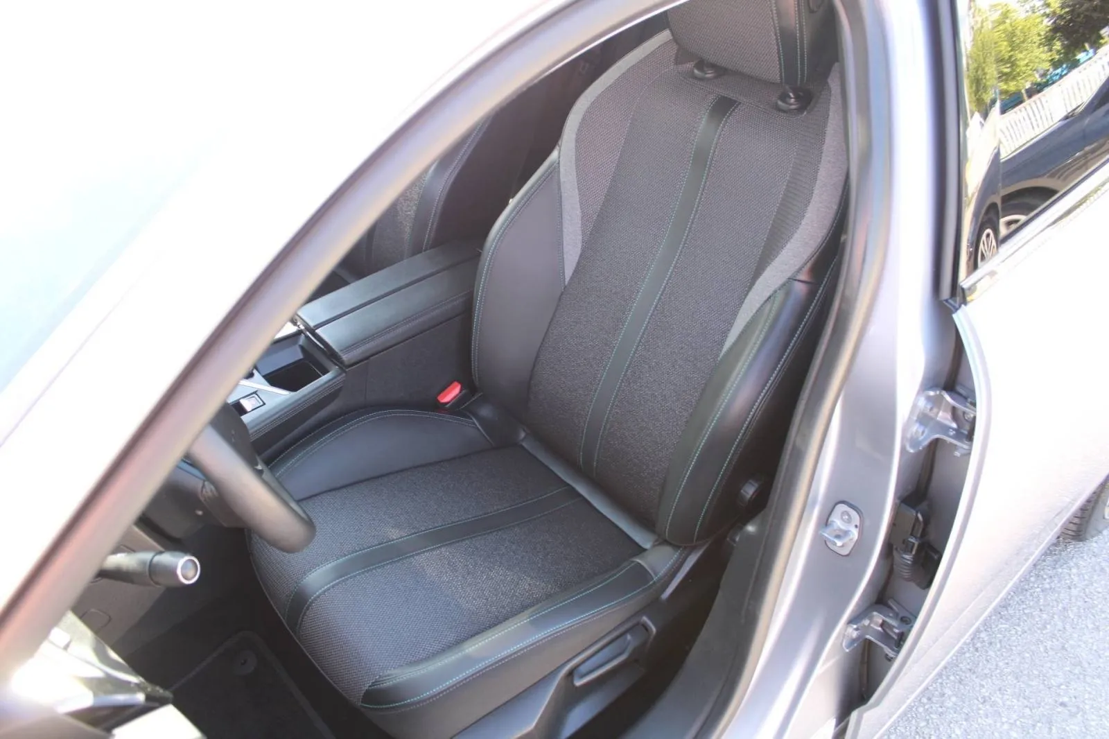 peugeot 308 1.2 puretech allure *led, navigacija, kamera* - slika 7