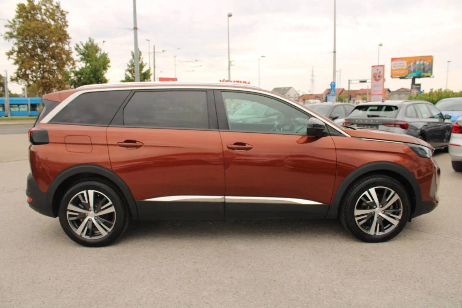 peugeot 5008 1.2 puretech automatik allure *7 sjedala, led, navigacija - slika 3