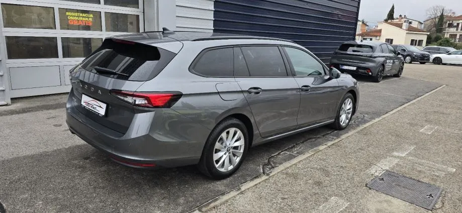 škoda superb combi 2,0 tdi dsg - 2025 - 15.000km - novo - reg 1 god !! - slika 5