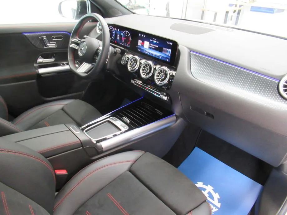 mercedes-benz gla 200 d amg line/night/panorama/keyless/memory - slika 10