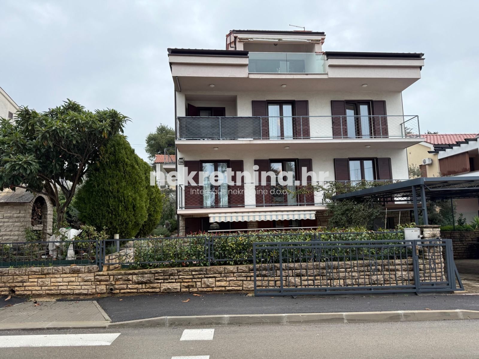 prodaja – kuća – sv. filip i jakov – 405m2 – 4 apartmana - slika 2
