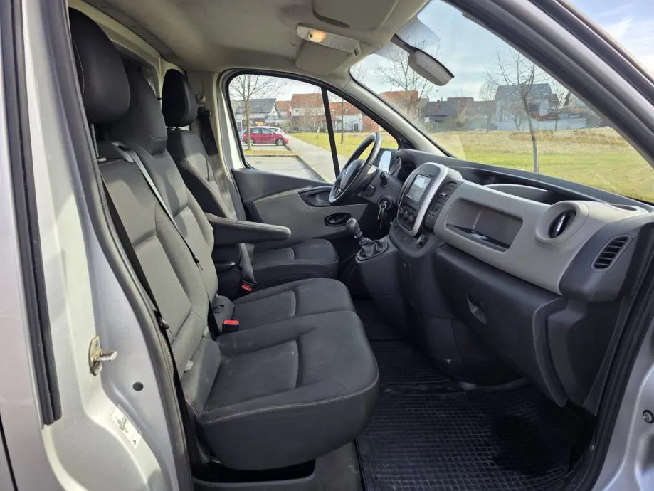renault trafic . 1,6 dizel, 2018 godina, 189000 km, kartice 24/36 rata - slika 10