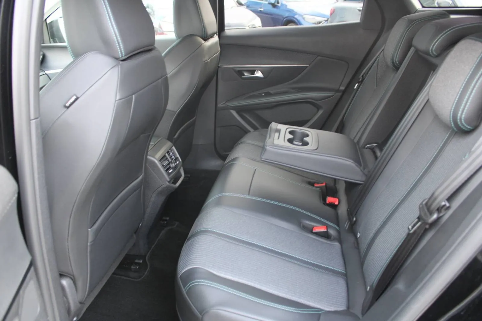 peugeot 3008 phev 225 allure automatik *led, navigacija, kamera* - slika 21