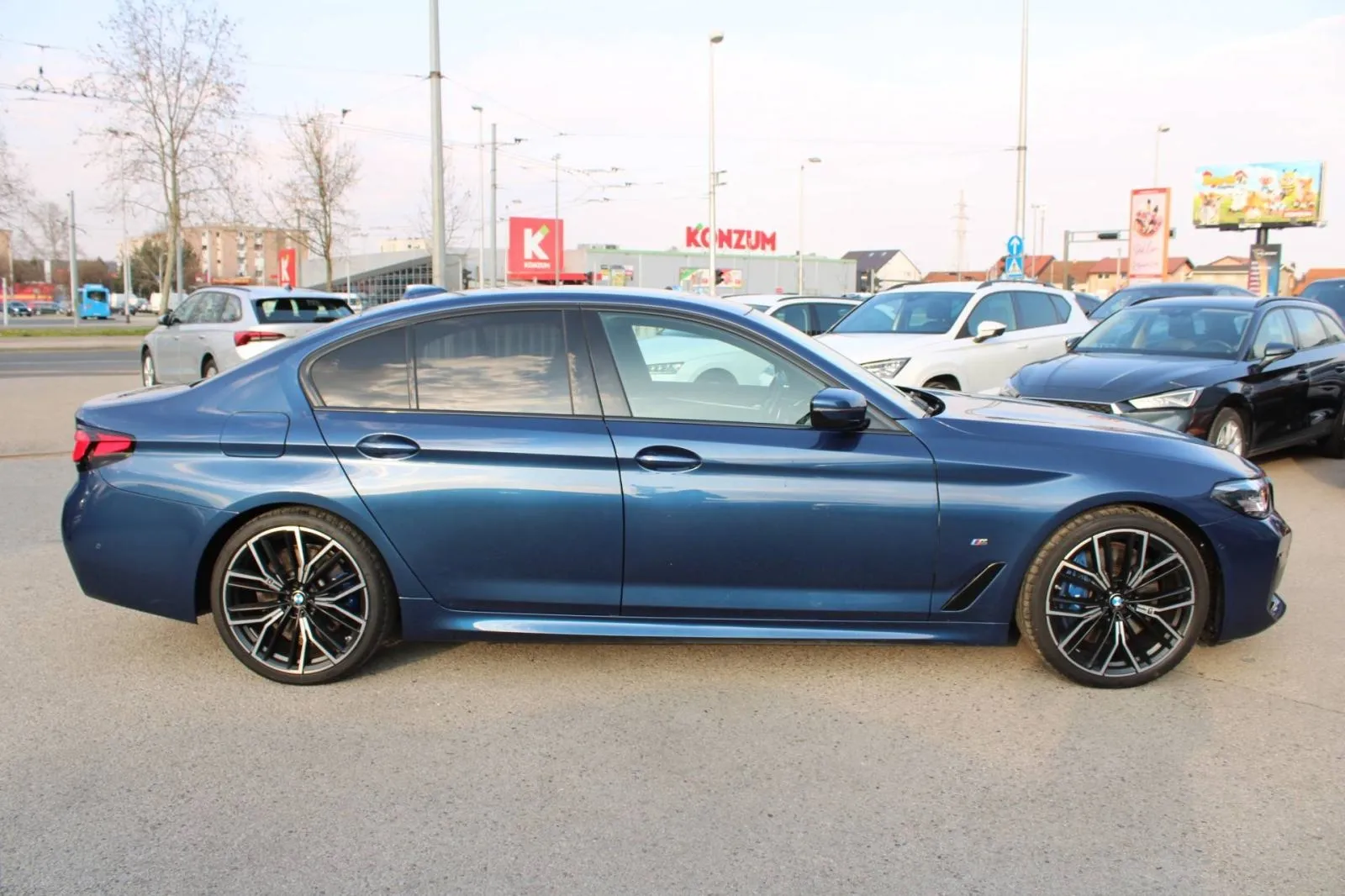 bmw serija 5 530 xdrive m-paket *led, navigacija, kamera* - slika 4