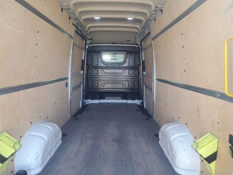 volkswagen crafter 2.0 tdi*177ks*klima*park.senzori* - slika 9