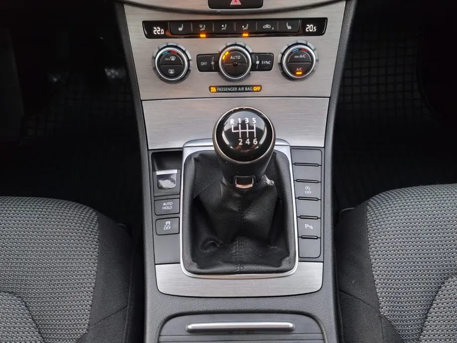 vw passat variant 1,6 tdi 153000 km , 2013 g. kartice - slika 14