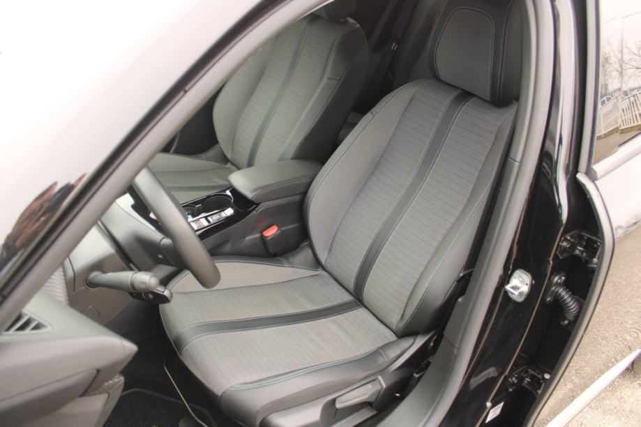 peugeot 2008 1.2 puretech allure *navigacija, led, kamera* - slika 9