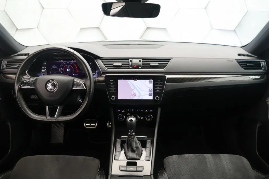 škoda superb combi 2.0tdi combi dsg matrix virtual radartempom - slika 10