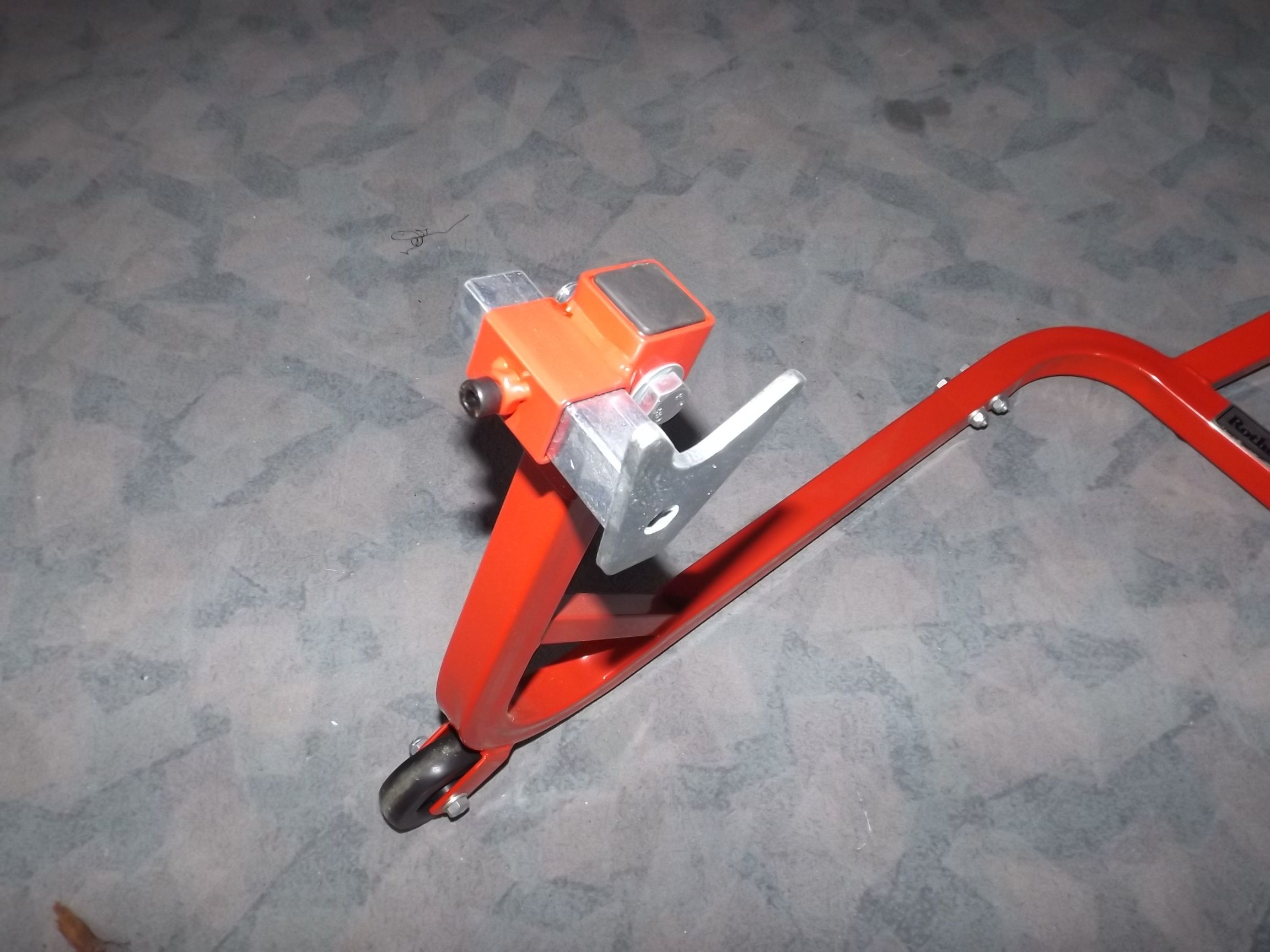 štender stalak za motore - slika 2