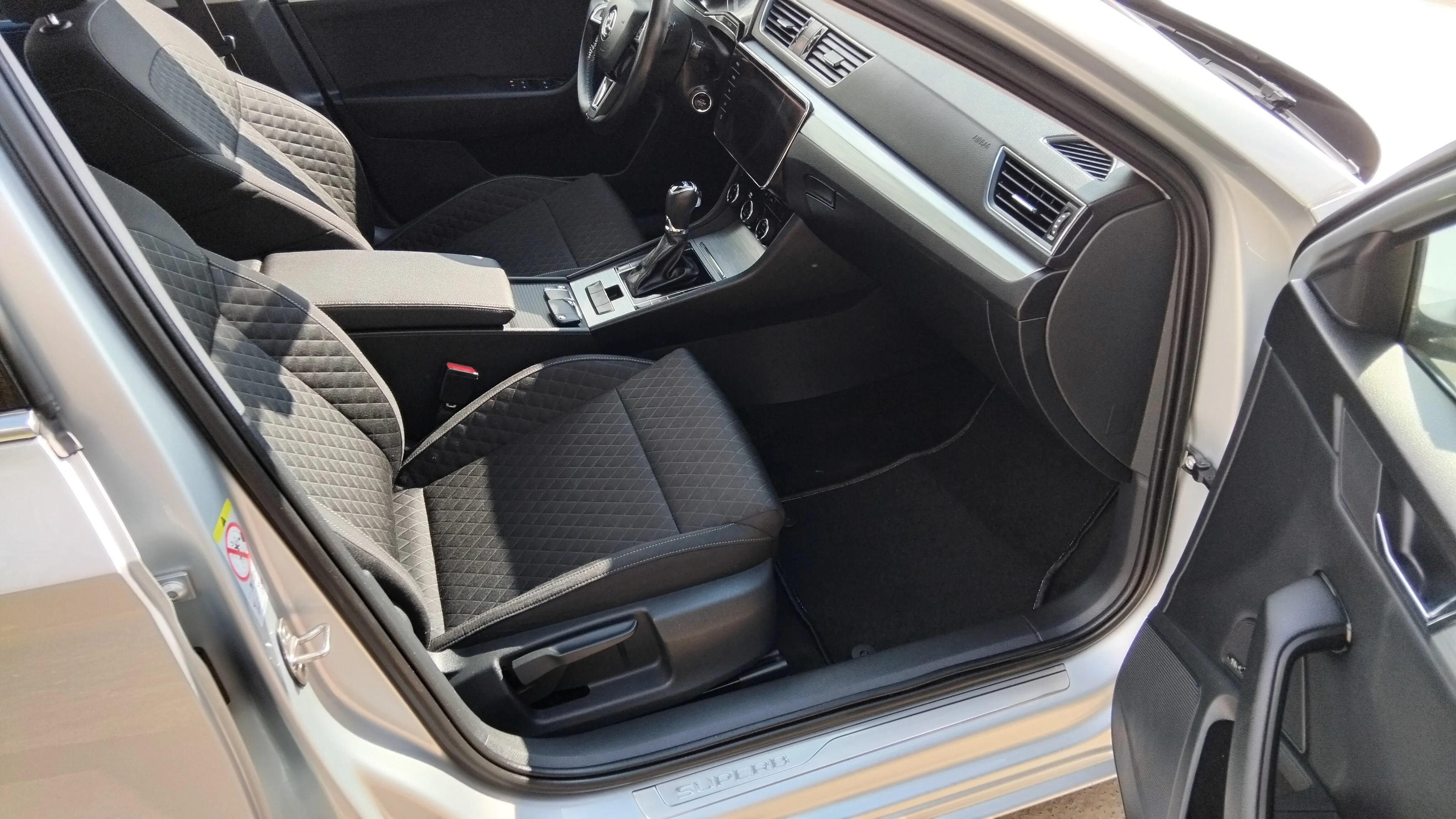 škoda superb combi 2,0tdi dsg, 2020god.140kw, 190ks - slika 15