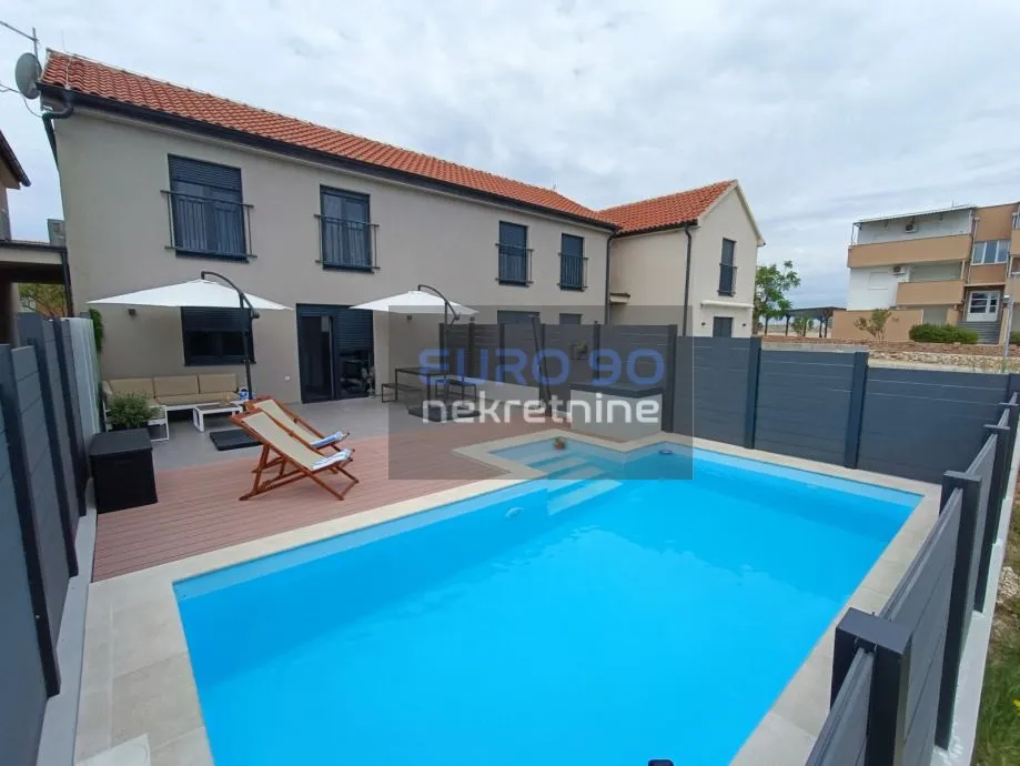 nin-namještena kuća u nizu sa bazenom i pogledom na more !!! - slika 2