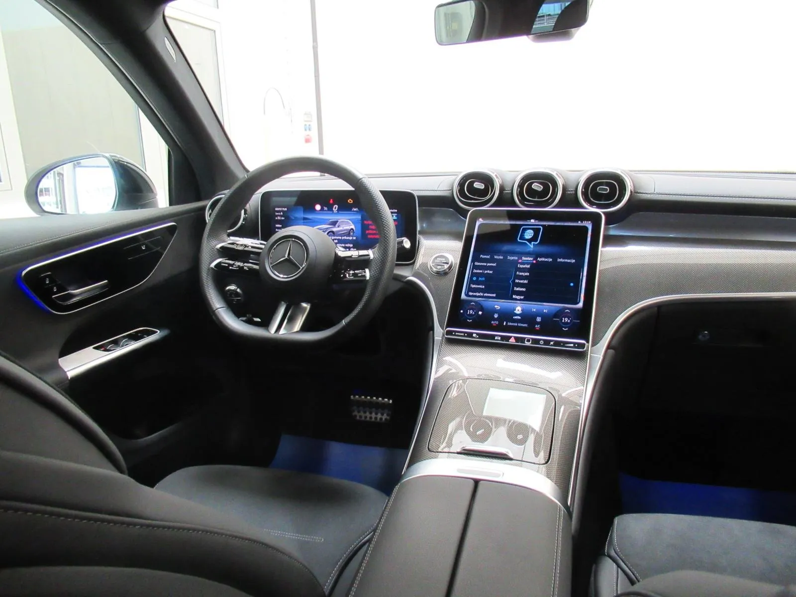 mercedes-benz glc 220 d 4m amg line - slika 13