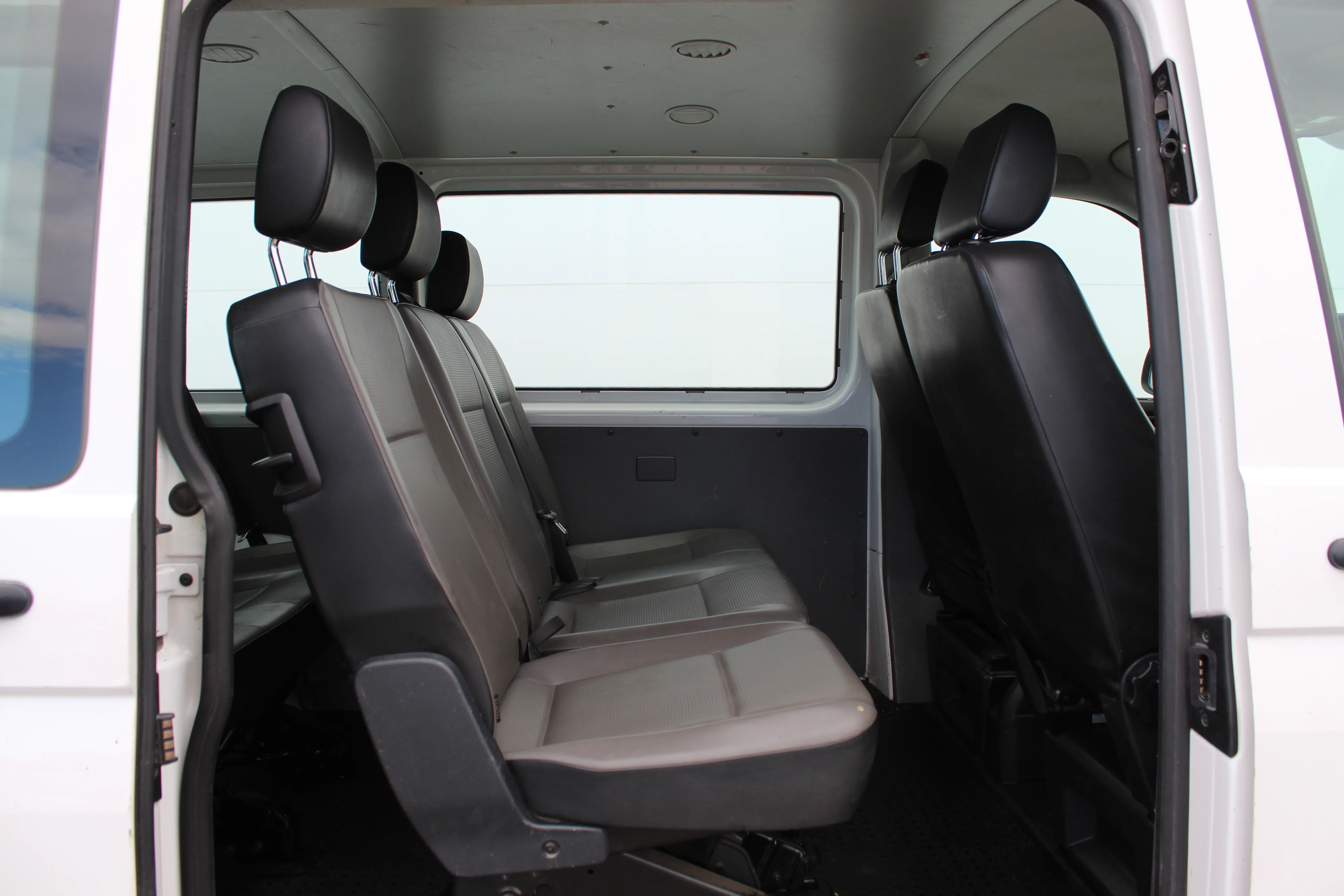 vw transporter kombi 2.0 tdi - slika 11