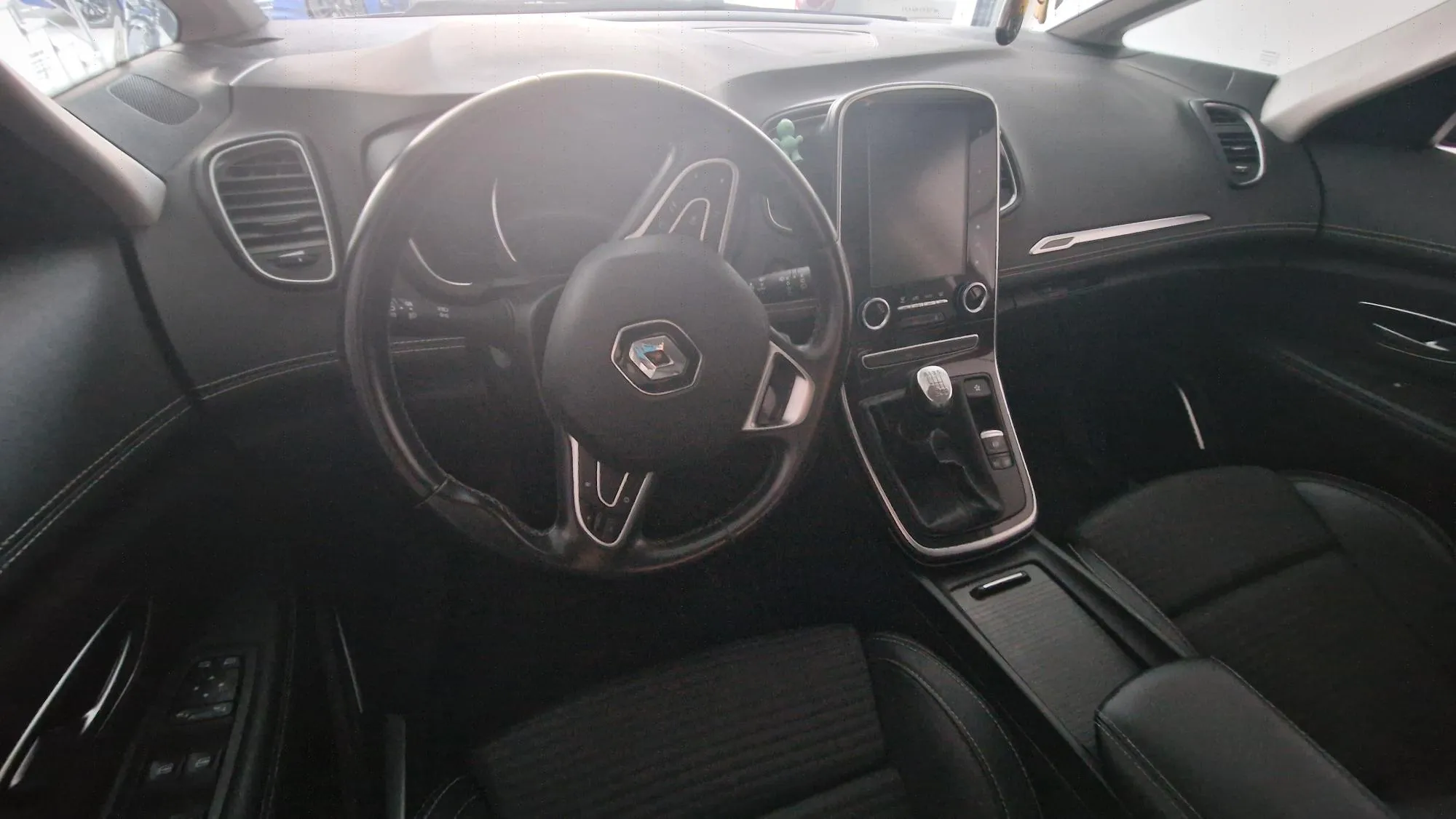 renault scenic 1.7 bose 2019. (prvi vlasnik, reg. 03/2027, nove gume) - slika 16
