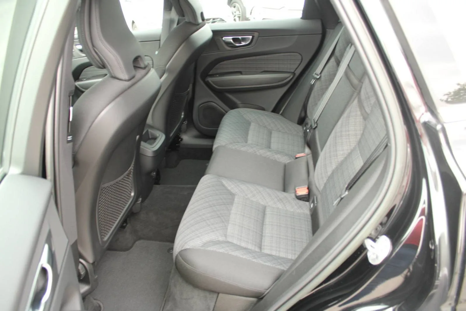 volvo xc60 b4 2.0d automatik *led, navigacija, kamera* - slika 10
