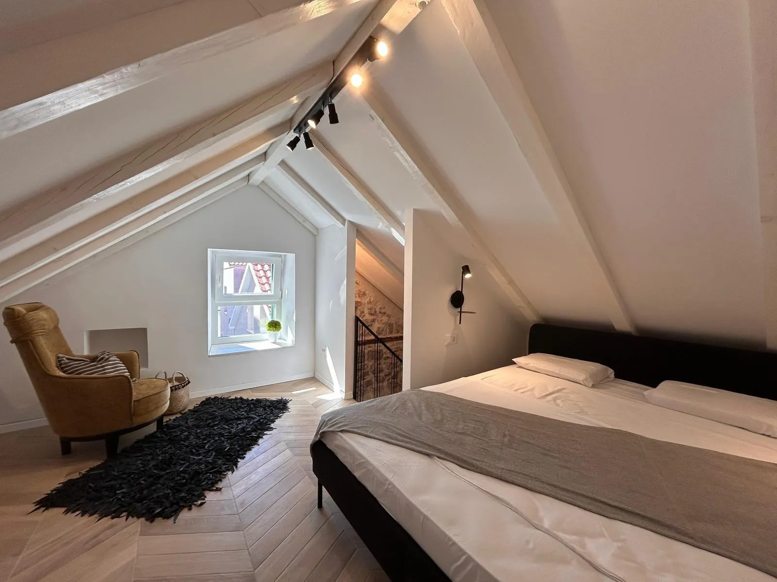 kamena kuća kaštel štafilić, 60.00 m2 - slika 6